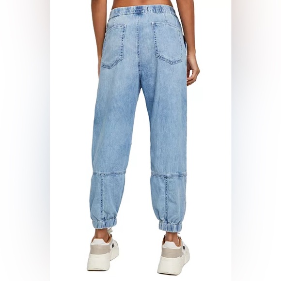 Free People We The Free Revival Women's Light Blue Denim Jogger Jeans size XS - Picture 6 of 12